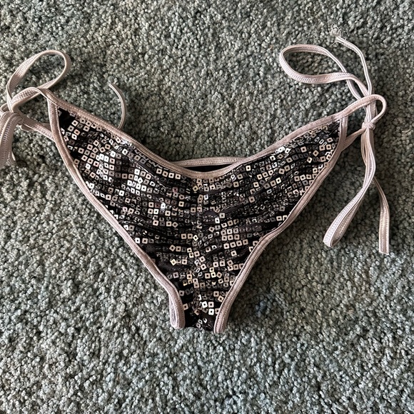Sequin scrunch butt bikini bottom - Picture 3 of 3